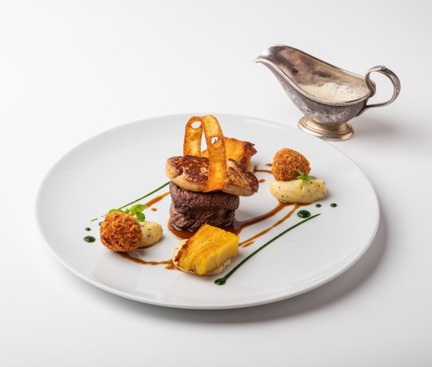 Говяжья вырезка с эскалопом «foie-gras»*