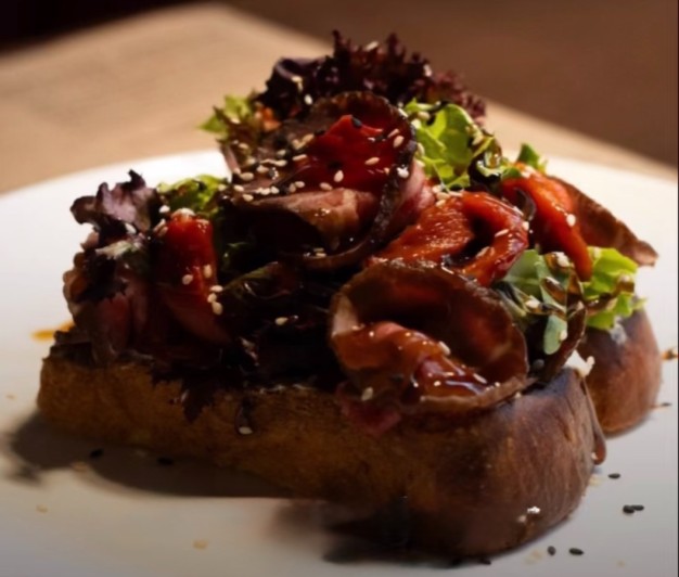 Бриошь с ростбифом