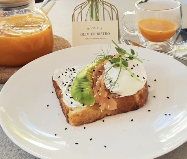 Бриошь со слабосоленой горбушей,