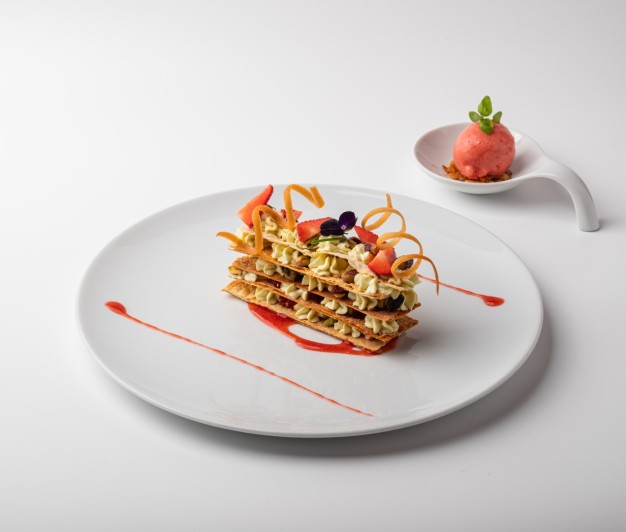 «Mille-feuille croustillant à la fraise»*